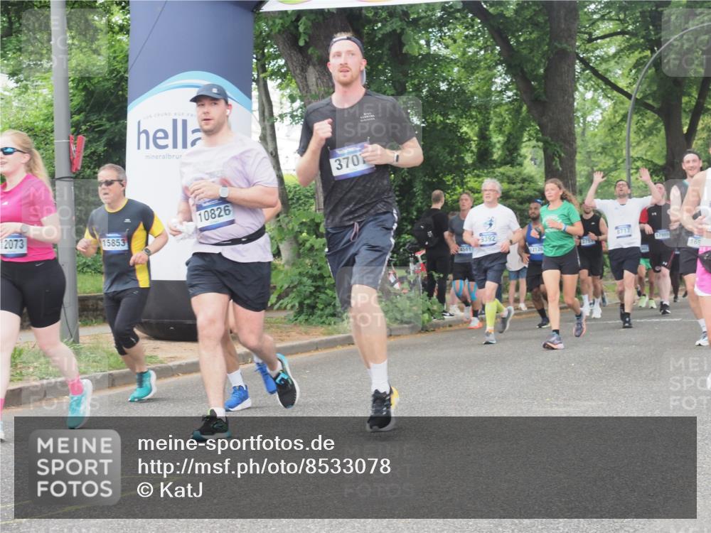 29.06.2025 - hella hamburg halbmarathon KatJ http://msf.ph/oto/8533078 29.06.2025 11:15:15 Zwischen KM18-KM19 1836, 3430, 3613 meine-sportfotos.de