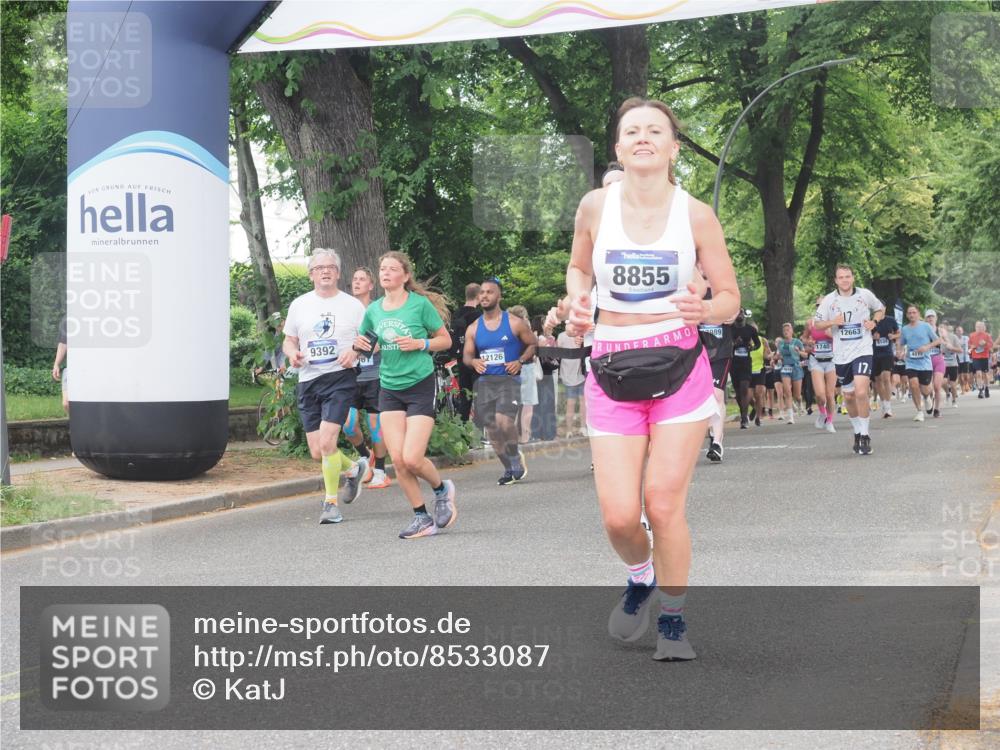 29.06.2025 - hella hamburg halbmarathon KatJ http://msf.ph/oto/8533087 29.06.2025 11:15:17 Zwischen KM18-KM19 1836, 3430, 3613 meine-sportfotos.de