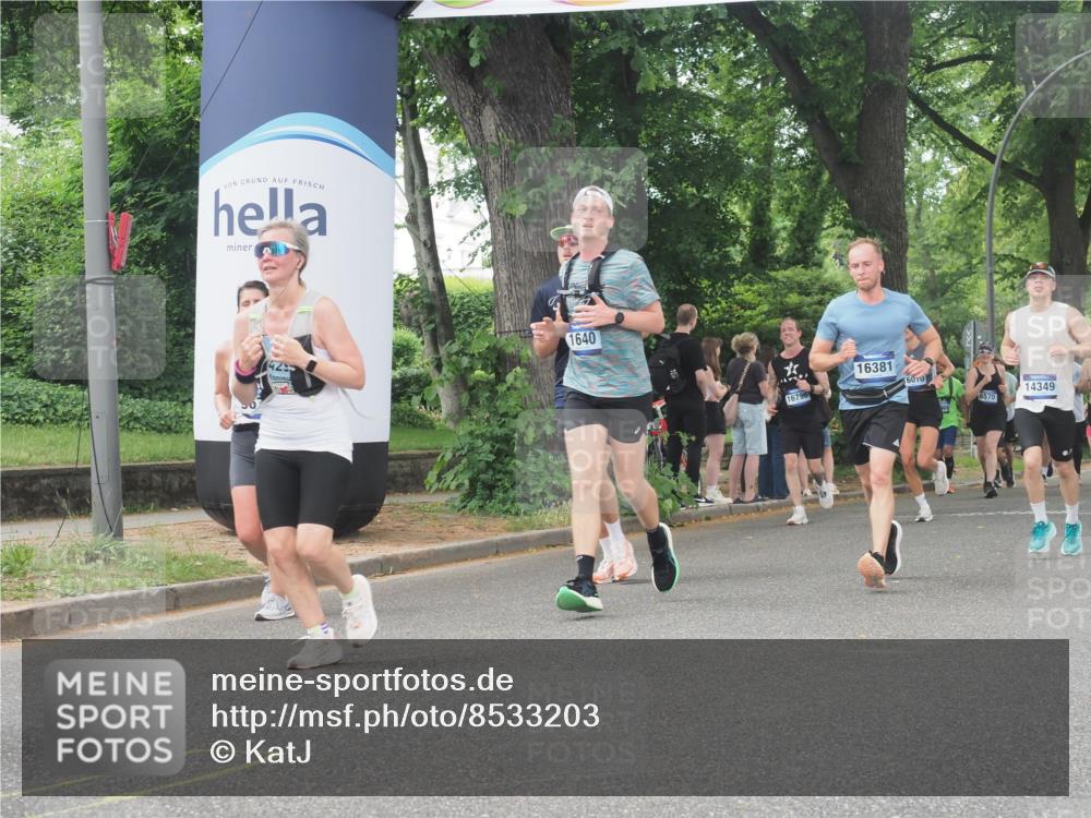 29.06.2025 - hella hamburg halbmarathon KatJ http://msf.ph/oto/8533203 29.06.2025 11:15:42 Zwischen KM18-KM19 2831, 2832, 2914, 3365, 3769, 3778, 4807, 5943, 6570, 7454 meine-sportfotos.de