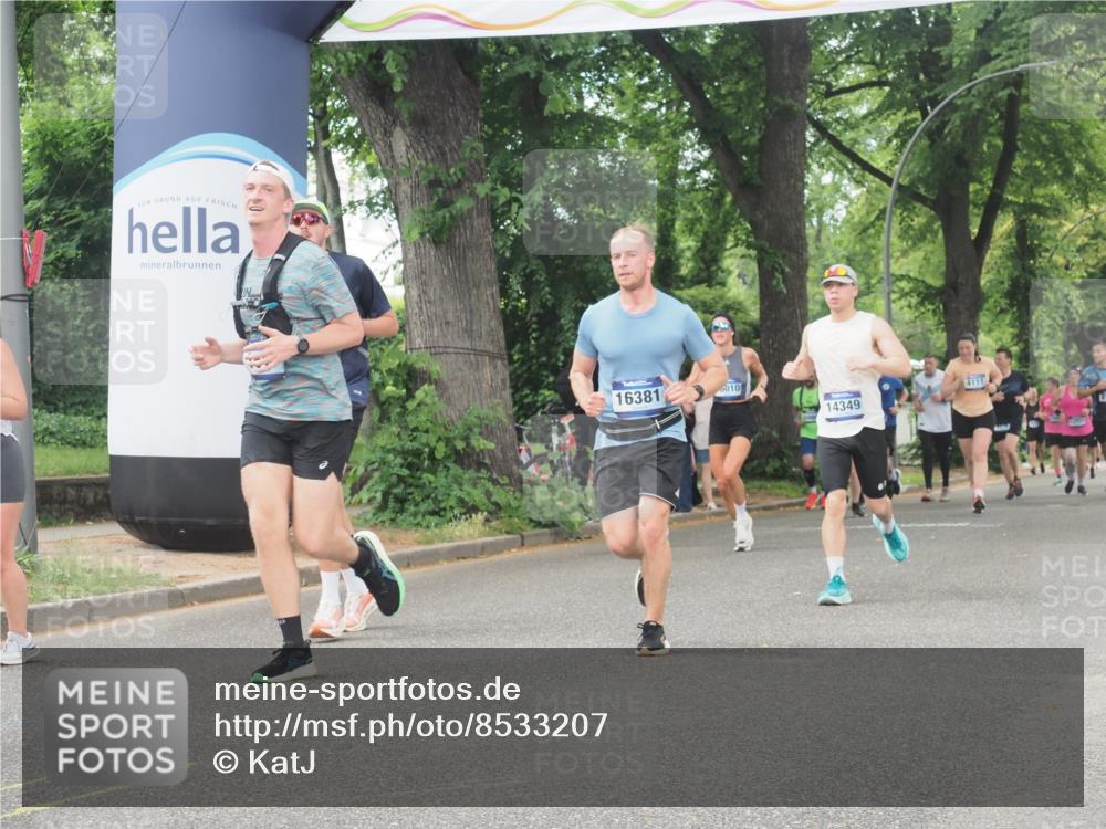 29.06.2025 - hella hamburg halbmarathon KatJ http://msf.ph/oto/8533207 29.06.2025 11:15:43 Zwischen KM18-KM19 2831, 2832, 3365, 3769, 4807, 6570, 7454 meine-sportfotos.de