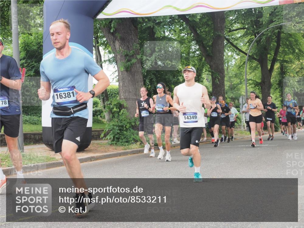 29.06.2025 - hella hamburg halbmarathon KatJ http://msf.ph/oto/8533211 29.06.2025 11:15:44 Zwischen KM18-KM19 2831, 2832, 3365, 3769, 6570, 7454 meine-sportfotos.de