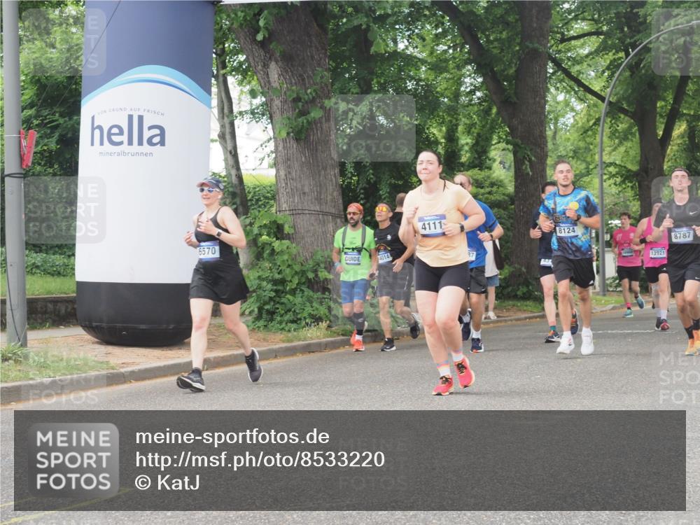 29.06.2025 - hella hamburg halbmarathon KatJ http://msf.ph/oto/8533220 29.06.2025 11:15:47 Zwischen KM18-KM19 4111, 4375, 6570 meine-sportfotos.de