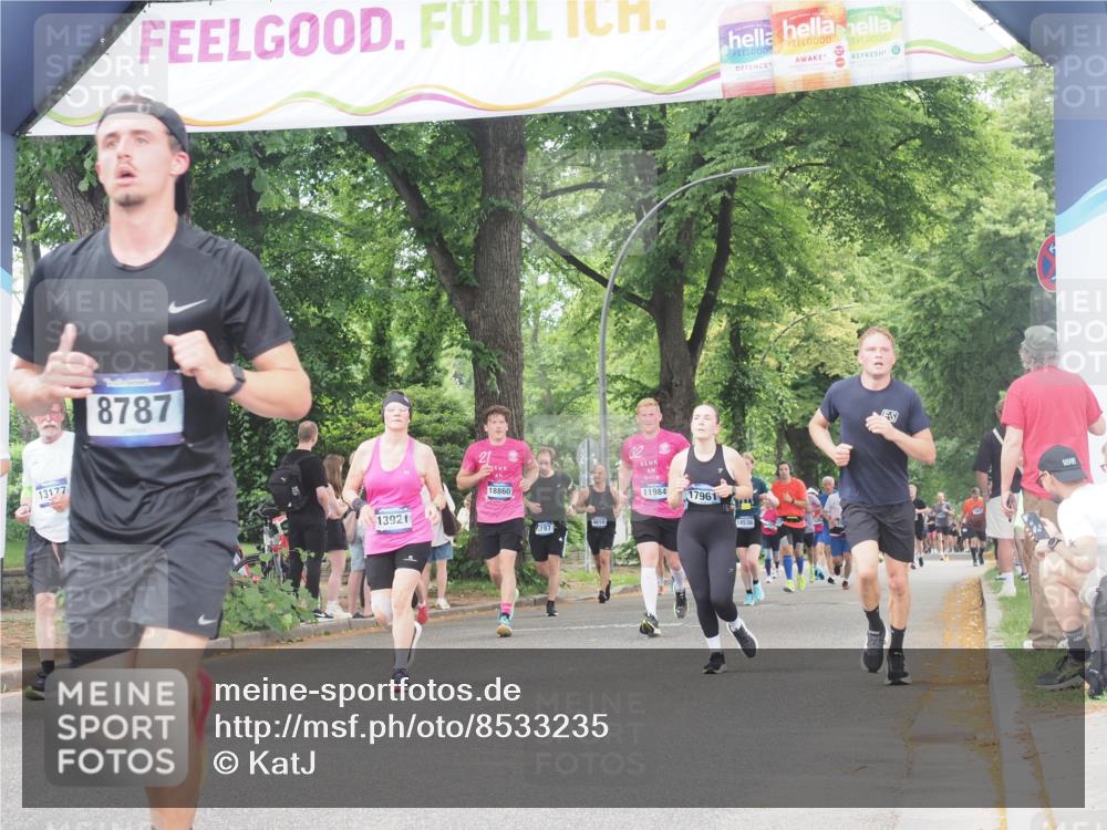 29.06.2025 - hella hamburg halbmarathon KatJ http://msf.ph/oto/8533235 29.06.2025 11:15:50 Zwischen KM18-KM19 4111, 4375, 4376, 6570, 8124 meine-sportfotos.de