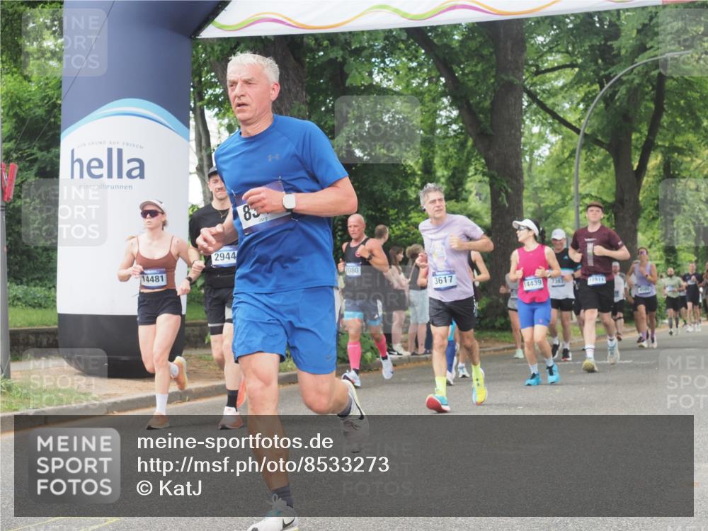 29.06.2025 - hella hamburg halbmarathon KatJ http://msf.ph/oto/8533273 29.06.2025 11:16:00 Zwischen KM18-KM19 1305, 2080, 2526, 2944, 3617, 4008, 4010, 5437, 6478, 6787, 8349 meine-sportfotos.de