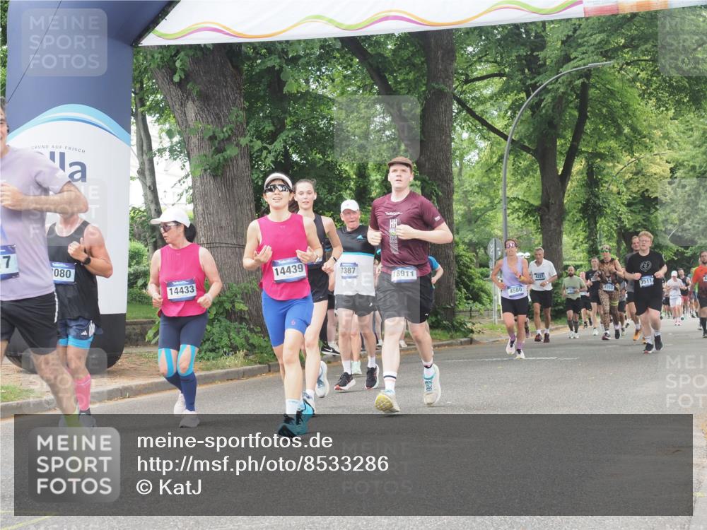 29.06.2025 - hella hamburg halbmarathon KatJ http://msf.ph/oto/8533286 29.06.2025 11:16:02 Zwischen KM18-KM19 1305, 2080, 2526, 2944, 3617, 4008, 4010, 5437, 5825, 8349 meine-sportfotos.de