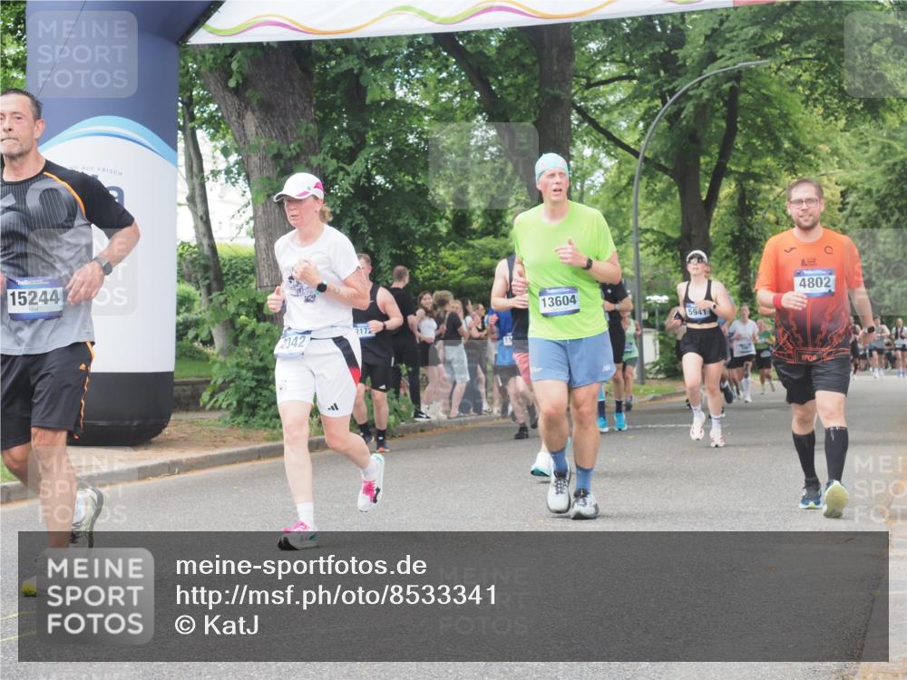 29.06.2025 - hella hamburg halbmarathon KatJ http://msf.ph/oto/8533341 29.06.2025 11:16:15 Zwischen KM18-KM19 2342, 4221, 4802, 8355, 8388, 8676 meine-sportfotos.de