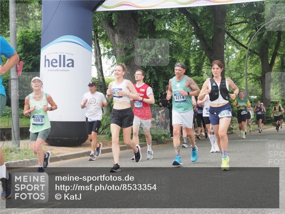 29.06.2025 - hella hamburg halbmarathon KatJ http://msf.ph/oto/8533354 29.06.2025 11:16:21 Zwischen KM18-KM19 1025, 1093, 2172, 2342, 4314, 5658, 5941 meine-sportfotos.de