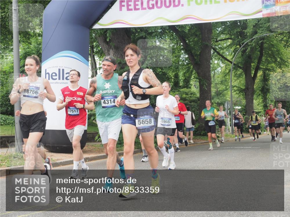 29.06.2025 - hella hamburg halbmarathon KatJ http://msf.ph/oto/8533359 29.06.2025 11:16:22 Zwischen KM18-KM19 1025, 1093, 2172, 4314, 5658, 5941, 5965 meine-sportfotos.de