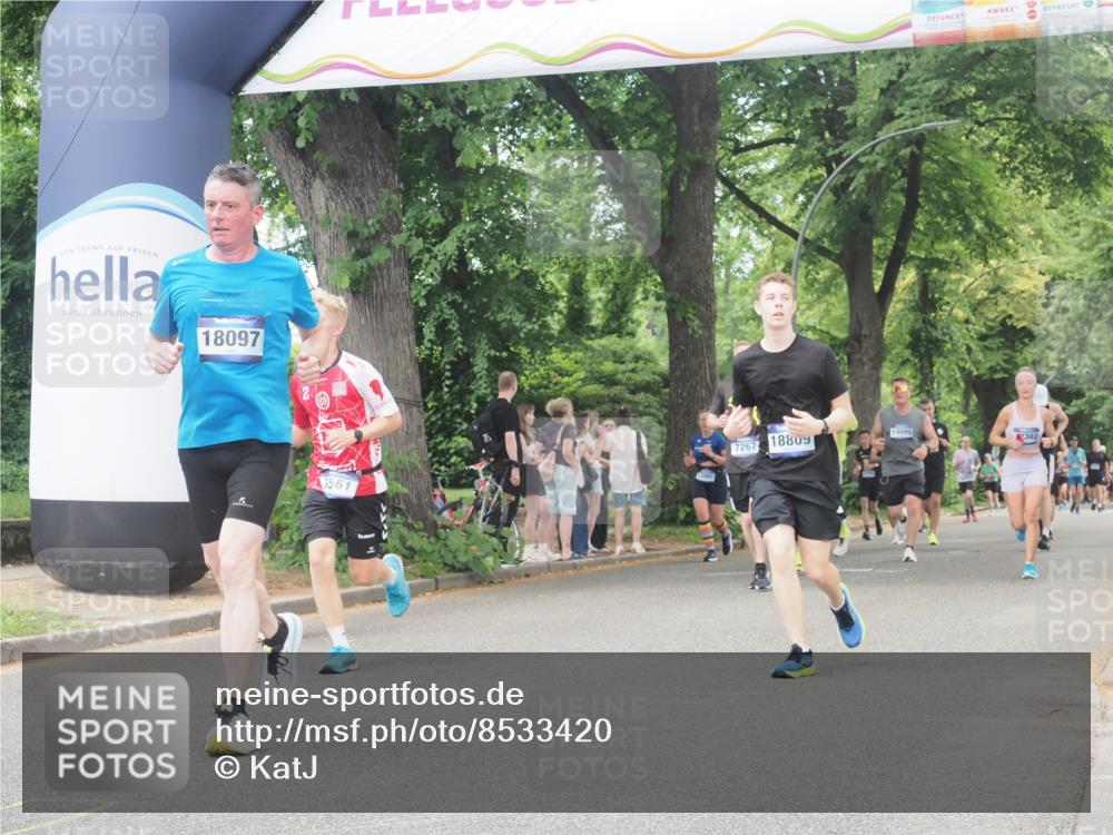 29.06.2025 - hella hamburg halbmarathon KatJ http://msf.ph/oto/8533420 29.06.2025 11:16:36 Zwischen KM18-KM19 3753, 5561, 6195 meine-sportfotos.de