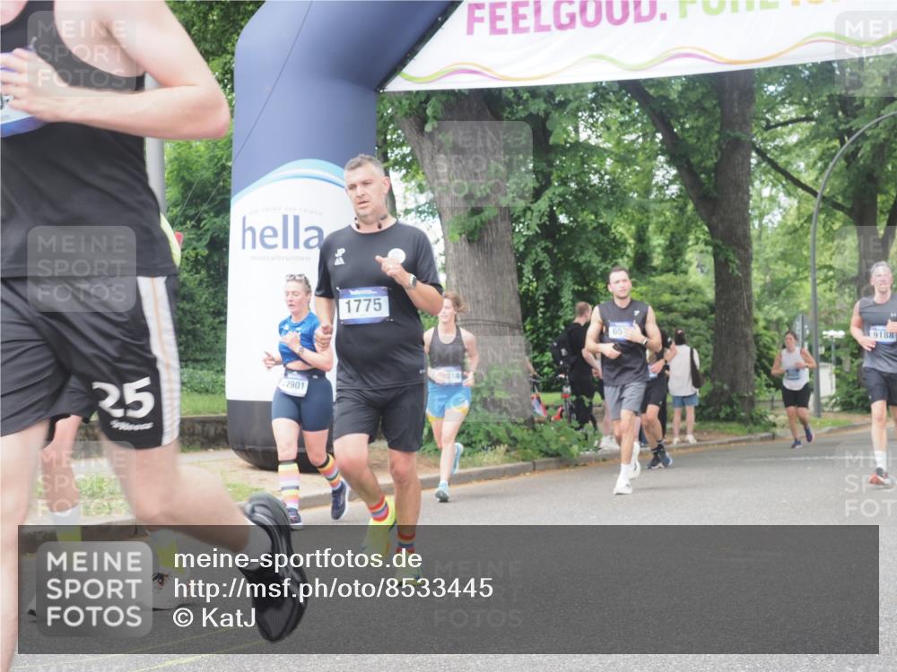 29.06.2025 - hella hamburg halbmarathon KatJ http://msf.ph/oto/8533445 29.06.2025 11:16:42 Zwischen KM18-KM19 1775, 3752, 5561, 7267 meine-sportfotos.de