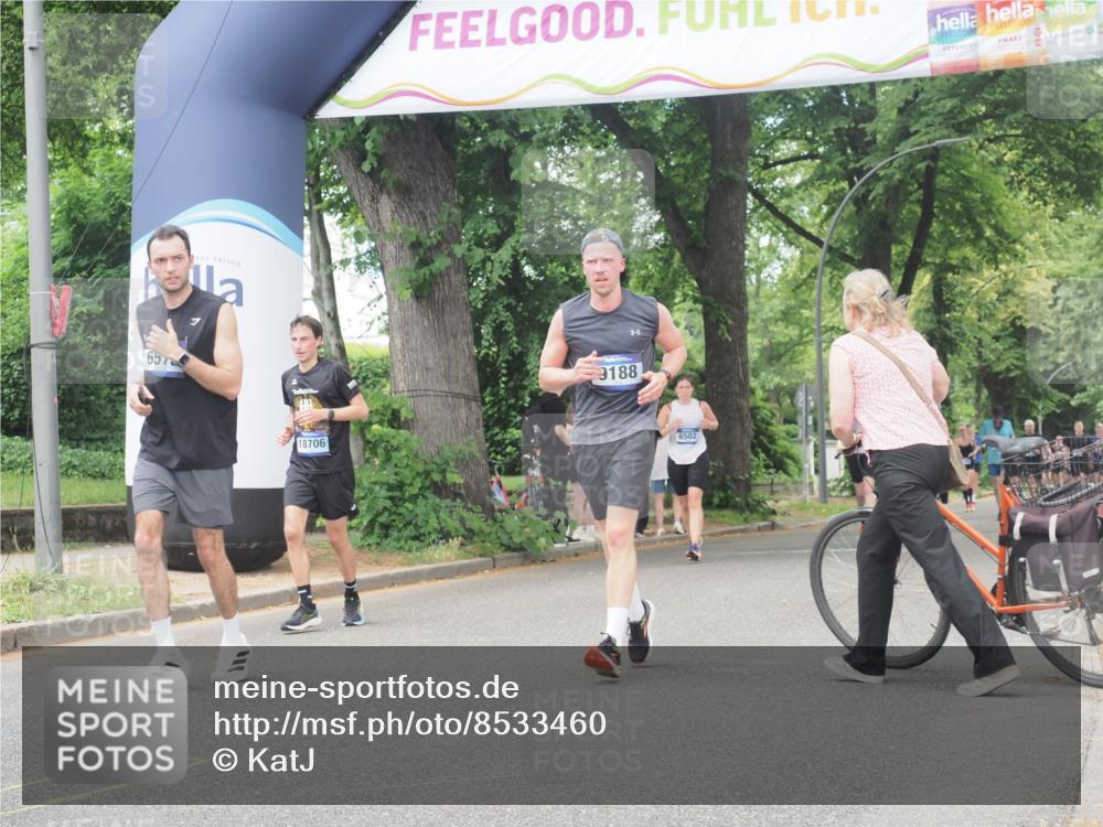 29.06.2025 - hella hamburg halbmarathon KatJ http://msf.ph/oto/8533460 29.06.2025 11:16:45 Zwischen KM18-KM19 1775, 3752, 6573, 7267 meine-sportfotos.de