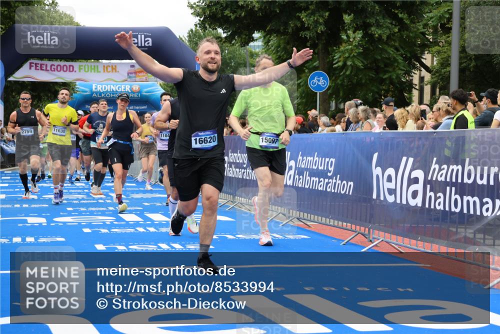 29.06.2025 - hella hamburg halbmarathon Strokosch-Dieckow http://msf.ph/oto/8533994 29.06.2025 10:56:55 Ziel 1485, 1955, 2282, 2741, 2759, 4299, 5033, 5418, 6835, 7716, 8669, 11043, 11143, 11212, 11638, 13816, 14678, 15097, 16008, 16009, 16470, 16620, 16679, 18719, 19091 meine-sportfotos.de