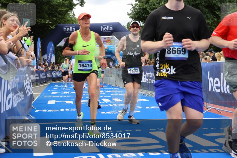 29.06.2025 - hella hamburg halbmarathon Strokosch-Dieckow http://msf.ph/oto/8534017 29.06.2025 10:57:00 Ziel 1485, 2282, 2759, 4261, 4299, 5033, 8669, 11043, 11143, 11212, 11638, 13691, 14408, 14588, 14678, 15097, 16470, 16620, 16909, 17617, 18208, 18719, 19091 meine-sportfotos.de