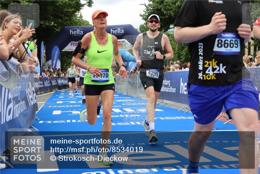 29.06.2025 - hella hamburg halbmarathon Strokosch-Dieckow http://msf.ph/oto/8534019 29.06.2025 10:57:00 Ziel 1485, 2282, 2759, 4261, 4299, 5033, 8669, 11043, 11143, 11212, 11638, 13691, 14408, 14588, 14678, 15097, 16470, 16620, 16909, 17617, 18208, 18719, 19091 meine-sportfotos.de