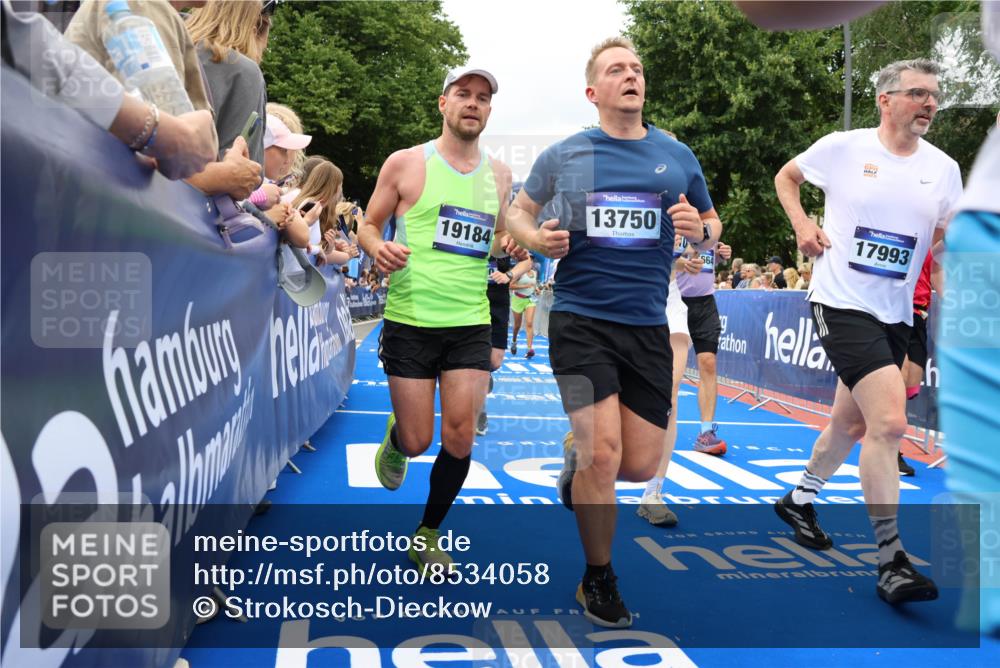 29.06.2025 - hella hamburg halbmarathon Strokosch-Dieckow http://msf.ph/oto/8534058 29.06.2025 10:57:13 Ziel 1387, 1877, 2417, 2676, 4167, 4261, 4940, 8585, 9450, 9577, 9884, 9934, 10383, 11590, 11612, 12014, 12590, 13664, 13750, 14139, 15110, 15229, 15664, 15726, 16625, 17660, 17779, 17848, 17993, 18208, 19184 meine-sportfotos.de