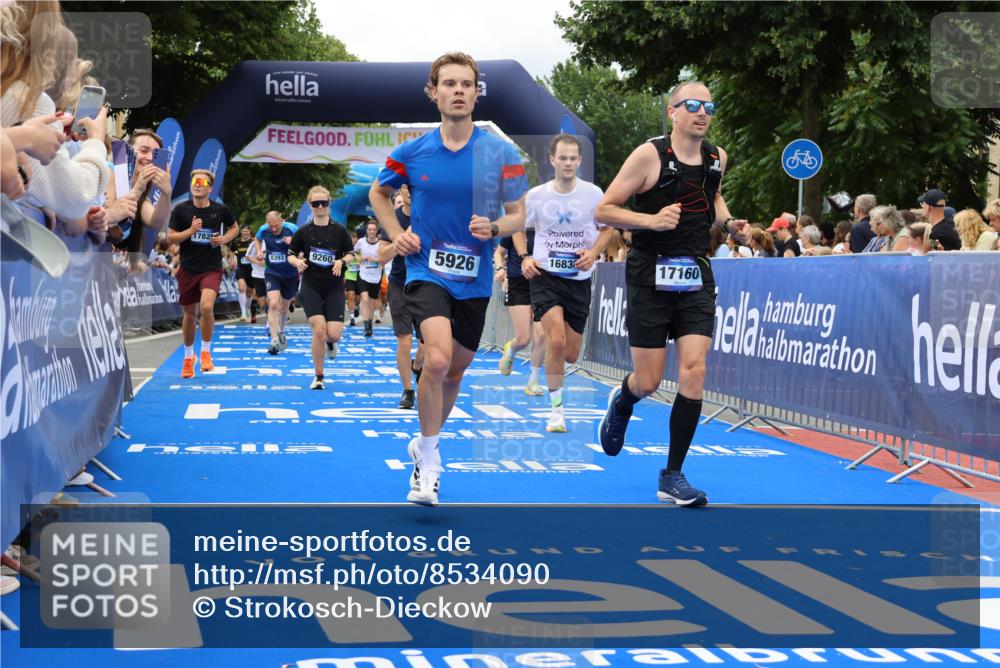 29.06.2025 - hella hamburg halbmarathon Strokosch-Dieckow http://msf.ph/oto/8534090 29.06.2025 10:57:22 Ziel 2417, 2676, 3435, 5926, 6272, 6281, 6302, 8393, 8585, 9450, 9727, 9934, 10383, 12014, 12144, 12590, 13394, 13664, 15229, 15695, 16093, 16625, 16830, 17160, 17758, 17779, 17828, 17848 meine-sportfotos.de