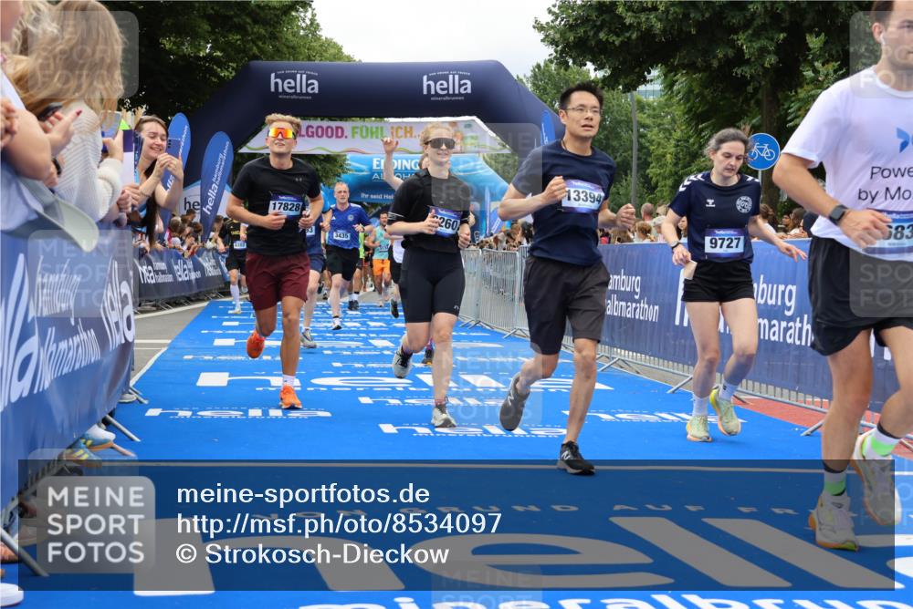 29.06.2025 - hella hamburg halbmarathon Strokosch-Dieckow http://msf.ph/oto/8534097 29.06.2025 10:57:24 Ziel 2417, 3435, 5015, 5134, 5728, 5926, 6272, 6281, 6302, 8393, 9450, 9727, 9934, 12014, 12144, 12590, 13245, 13394, 13664, 15695, 16093, 16625, 16830, 17160, 17758, 17779, 17828 meine-sportfotos.de