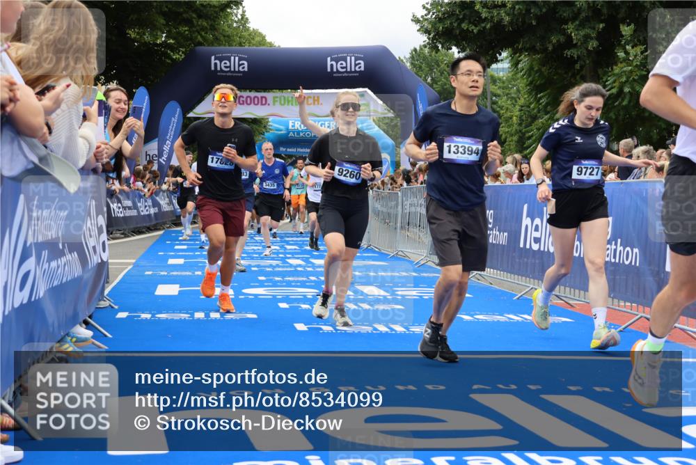 29.06.2025 - hella hamburg halbmarathon Strokosch-Dieckow http://msf.ph/oto/8534099 29.06.2025 10:57:24 Ziel 2417, 3435, 5015, 5134, 5728, 5926, 6272, 6281, 6302, 8393, 9450, 9727, 9934, 12014, 12144, 12590, 13245, 13394, 13664, 15695, 16093, 16625, 16830, 17160, 17758, 17779, 17828 meine-sportfotos.de