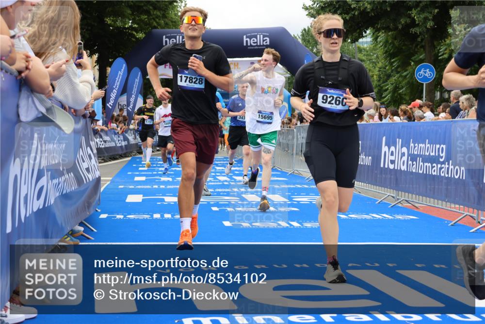 29.06.2025 - hella hamburg halbmarathon Strokosch-Dieckow http://msf.ph/oto/8534102 29.06.2025 10:57:25 Ziel 2236, 3435, 4502, 5015, 5134, 5728, 5926, 6272, 6281, 6302, 8393, 9450, 9727, 12014, 12144, 12590, 13245, 13394, 13664, 15695, 16093, 16625, 16830, 17160, 17758, 17828 meine-sportfotos.de