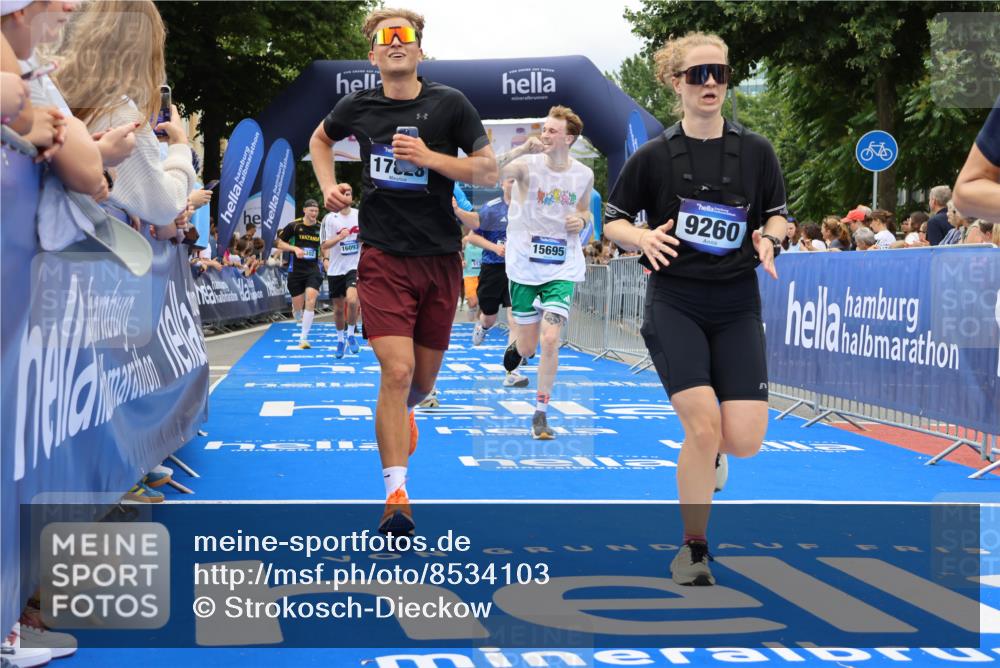 29.06.2025 - hella hamburg halbmarathon Strokosch-Dieckow http://msf.ph/oto/8534103 29.06.2025 10:57:25 Ziel 2236, 3435, 4502, 5015, 5134, 5728, 5926, 6272, 6281, 6302, 8393, 9450, 9727, 12014, 12144, 12590, 13245, 13394, 13664, 15695, 16093, 16625, 16830, 17160, 17758, 17828 meine-sportfotos.de