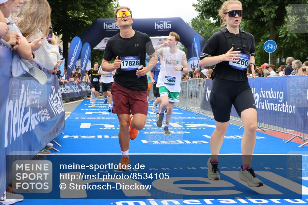 29.06.2025 - hella hamburg halbmarathon Strokosch-Dieckow http://msf.ph/oto/8534105 29.06.2025 10:57:25 Ziel 2236, 3435, 4502, 5015, 5134, 5728, 5926, 6272, 6281, 6302, 8393, 9450, 9727, 12014, 12144, 12590, 13245, 13394, 13664, 15695, 16093, 16625, 16830, 17160, 17758, 17828 meine-sportfotos.de