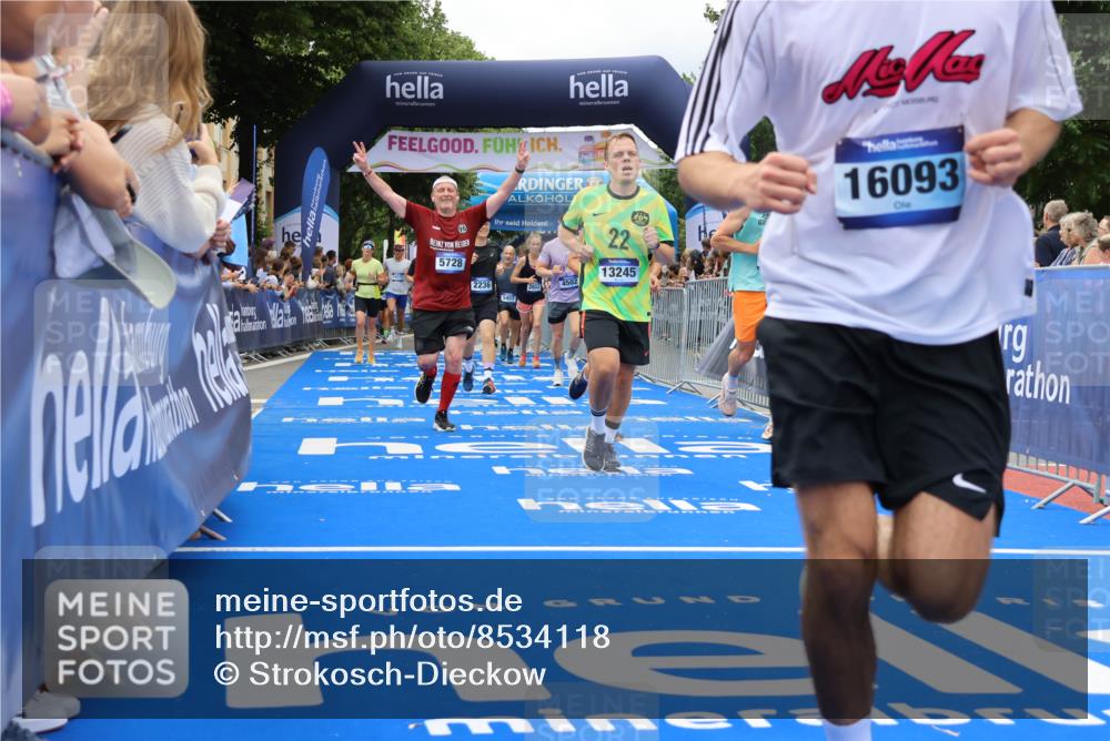 29.06.2025 - hella hamburg halbmarathon Strokosch-Dieckow http://msf.ph/oto/8534118 29.06.2025 10:57:29 Ziel 1239, 2236, 2652, 3435, 4502, 5015, 5134, 5457, 5458, 5728, 6281, 6302, 8393, 9727, 12144, 13245, 13394, 14571, 14951, 15695, 16093, 16830, 17160, 17758, 17769, 17828 meine-sportfotos.de