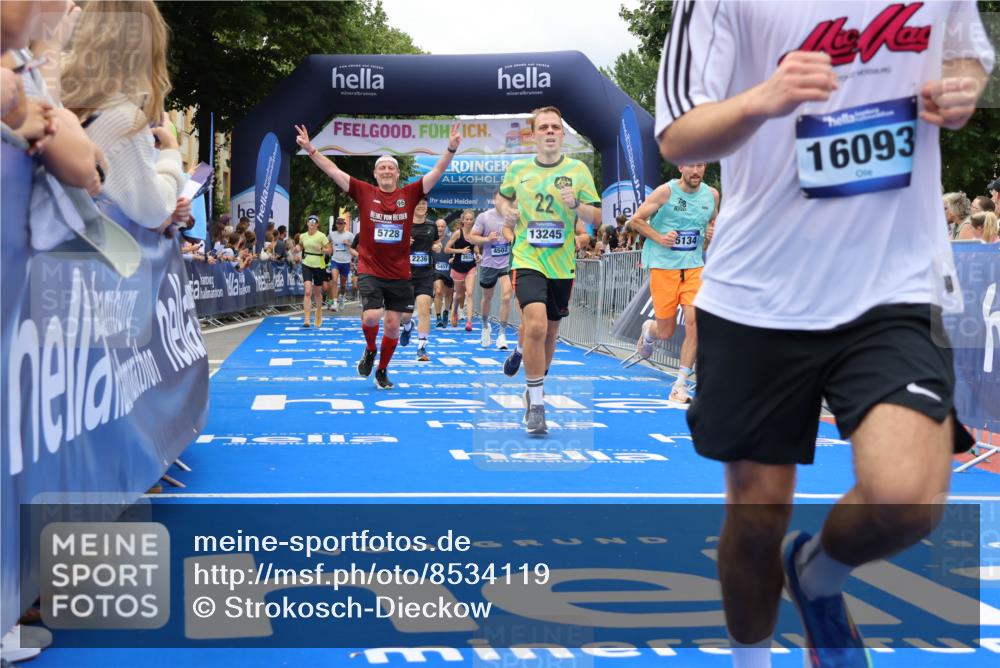 29.06.2025 - hella hamburg halbmarathon Strokosch-Dieckow http://msf.ph/oto/8534119 29.06.2025 10:57:29 Ziel 1239, 2236, 2652, 3435, 4502, 5015, 5134, 5457, 5458, 5728, 6281, 6302, 8393, 9727, 12144, 13245, 13394, 14571, 14951, 15695, 16093, 16830, 17160, 17758, 17769, 17828 meine-sportfotos.de