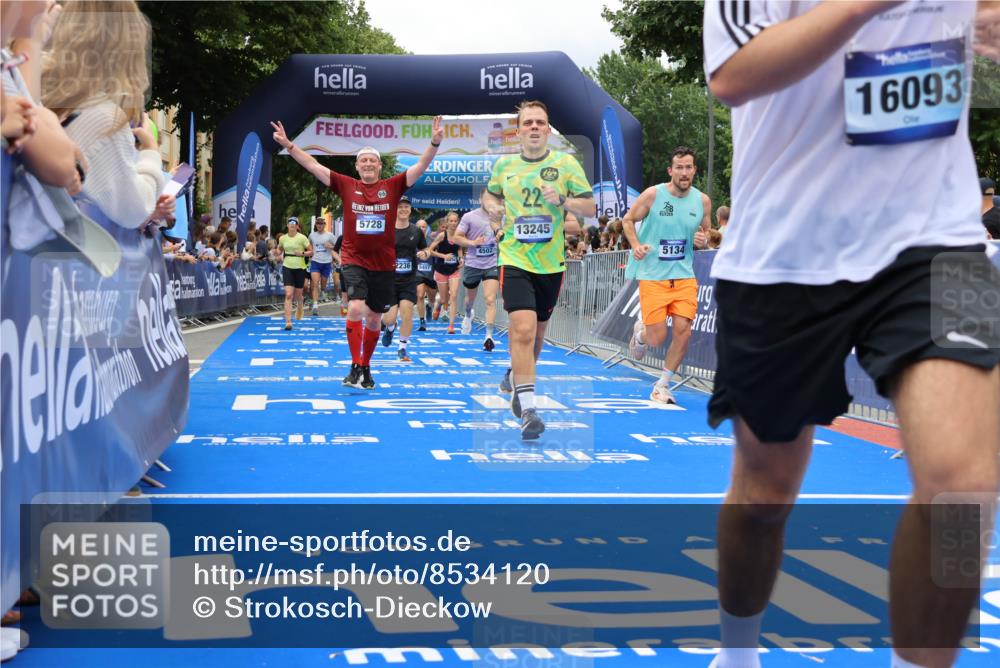 29.06.2025 - hella hamburg halbmarathon Strokosch-Dieckow http://msf.ph/oto/8534120 29.06.2025 10:57:29 Ziel 1239, 2236, 2652, 3435, 4502, 5015, 5134, 5457, 5458, 5728, 6281, 6302, 8393, 9727, 12144, 13245, 13394, 14571, 14951, 15695, 16093, 16830, 17160, 17758, 17769, 17828 meine-sportfotos.de