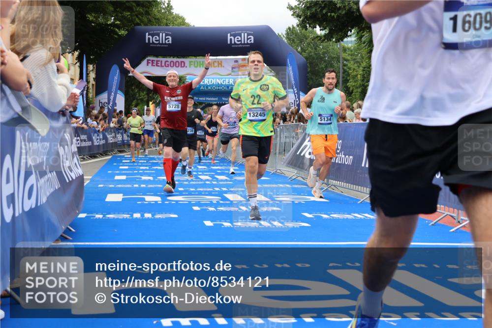 29.06.2025 - hella hamburg halbmarathon Strokosch-Dieckow http://msf.ph/oto/8534121 29.06.2025 10:57:29 Ziel 1239, 2236, 2652, 3435, 4502, 5015, 5134, 5457, 5458, 5728, 6281, 6302, 8393, 9727, 12144, 13245, 13394, 14571, 14951, 15695, 16093, 16830, 17160, 17758, 17769, 17828 meine-sportfotos.de