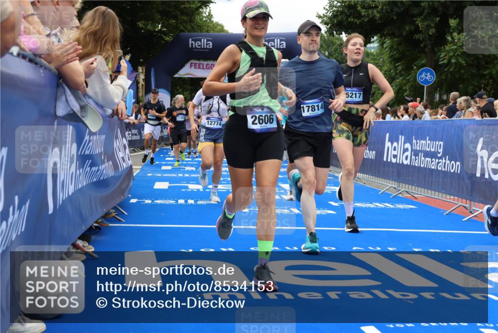 29.06.2025 - hella hamburg halbmarathon Strokosch-Dieckow http://msf.ph/oto/8534153 29.06.2025 10:57:39 Ziel 1239, 1715, 1719, 1972, 2236, 2606, 2652, 4502, 5391, 5457, 5458, 7833, 10133, 12440, 12774, 13523, 14571, 14737, 14951, 15217, 15220, 16418, 17201, 17455, 17769, 17814, 18388, 18508, 18727, 18985 meine-sportfotos.de