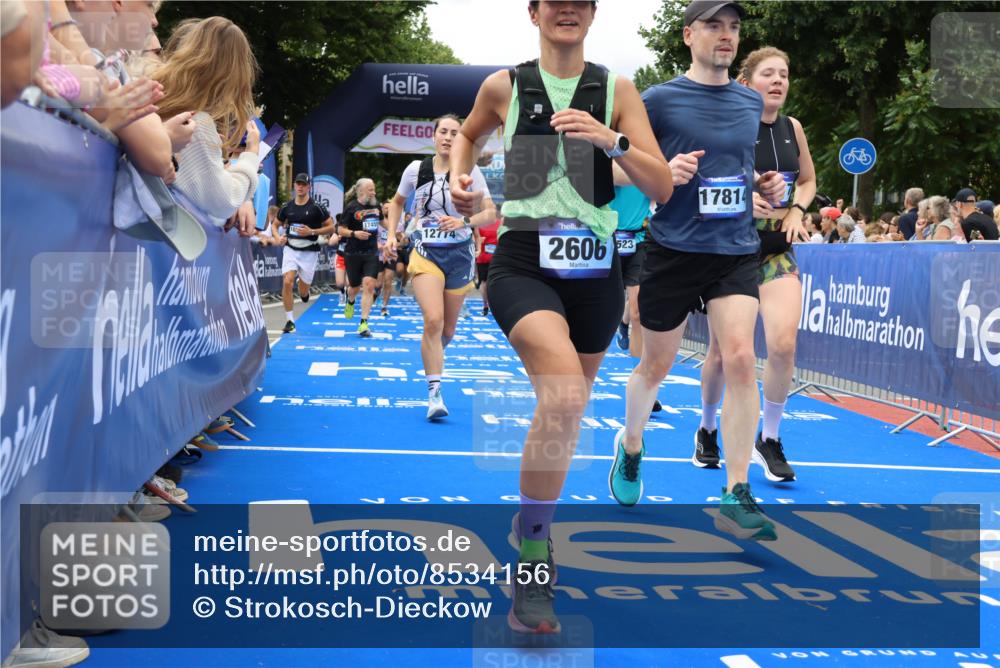 29.06.2025 - hella hamburg halbmarathon Strokosch-Dieckow http://msf.ph/oto/8534156 29.06.2025 10:57:39 Ziel 1239, 1715, 1719, 1972, 2236, 2606, 2652, 4502, 5391, 5457, 5458, 7833, 10133, 12440, 12774, 13523, 14571, 14737, 14951, 15217, 15220, 16418, 17201, 17455, 17769, 17814, 18388, 18508, 18727, 18985 meine-sportfotos.de