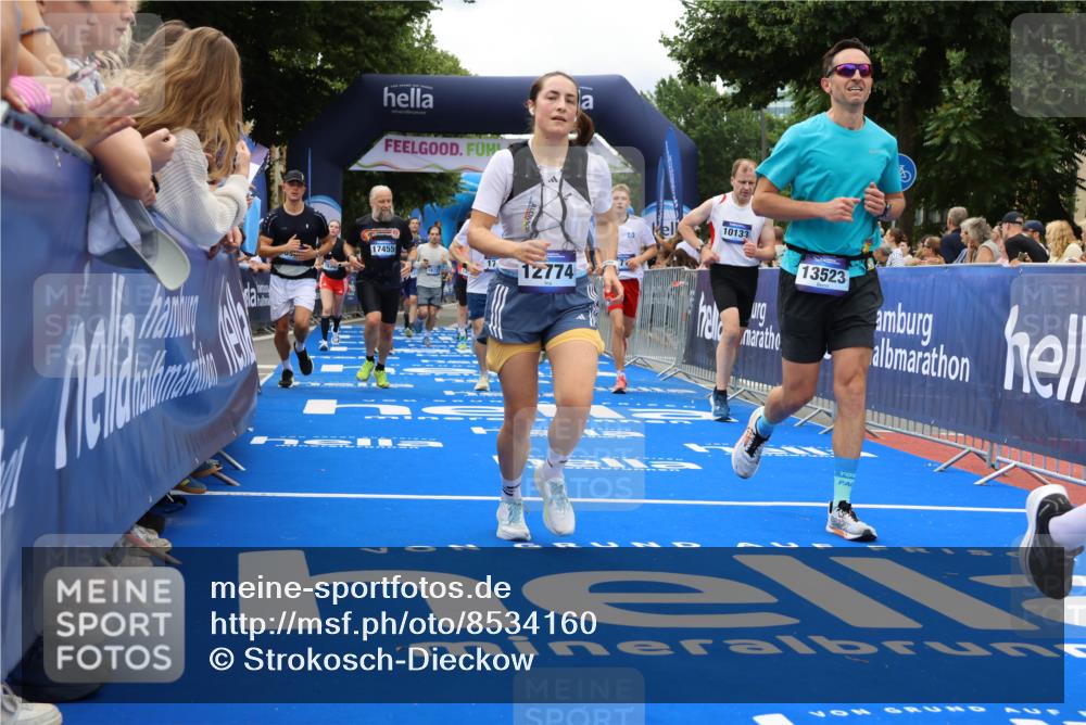 29.06.2025 - hella hamburg halbmarathon Strokosch-Dieckow http://msf.ph/oto/8534160 29.06.2025 10:57:40 Ziel 1239, 1715, 1719, 1972, 2034, 2606, 2652, 5391, 5457, 5458, 7833, 10133, 10599, 12440, 12774, 13523, 14571, 14737, 14951, 15217, 15220, 16418, 17201, 17455, 17769, 17814, 18388, 18508, 18727, 18985 meine-sportfotos.de