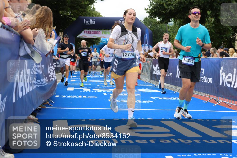 29.06.2025 - hella hamburg halbmarathon Strokosch-Dieckow http://msf.ph/oto/8534162 29.06.2025 10:57:40 Ziel 1239, 1715, 1719, 1972, 2034, 2606, 2652, 5391, 5457, 5458, 7833, 10133, 10599, 12440, 12774, 13523, 14571, 14737, 14951, 15217, 15220, 16418, 17201, 17455, 17769, 17814, 18388, 18508, 18727, 18985 meine-sportfotos.de