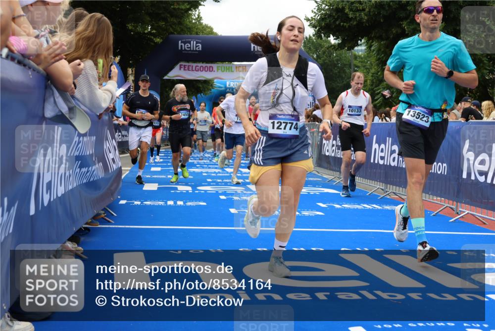29.06.2025 - hella hamburg halbmarathon Strokosch-Dieckow http://msf.ph/oto/8534164 29.06.2025 10:57:40 Ziel 1239, 1715, 1719, 1972, 2034, 2606, 2652, 5391, 5457, 5458, 7833, 10133, 10599, 12440, 12774, 13523, 14571, 14737, 14951, 15217, 15220, 16418, 17201, 17455, 17769, 17814, 18388, 18508, 18727, 18985 meine-sportfotos.de