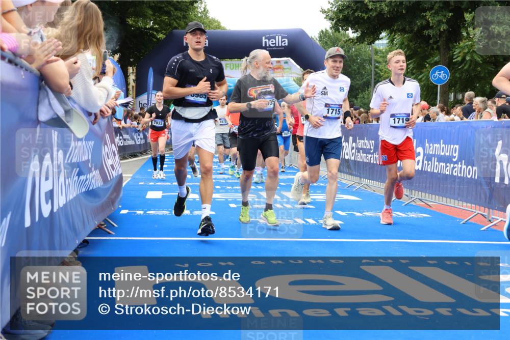 29.06.2025 - hella hamburg halbmarathon Strokosch-Dieckow http://msf.ph/oto/8534171 29.06.2025 10:57:42 Ziel 1239, 1715, 1719, 1972, 2034, 2606, 5391, 7269, 7833, 10133, 10599, 10703, 12440, 12523, 12774, 13523, 14571, 14737, 14951, 15217, 15220, 16418, 16517, 17201, 17455, 17769, 17814, 18388, 18508, 18727, 18985 meine-sportfotos.de