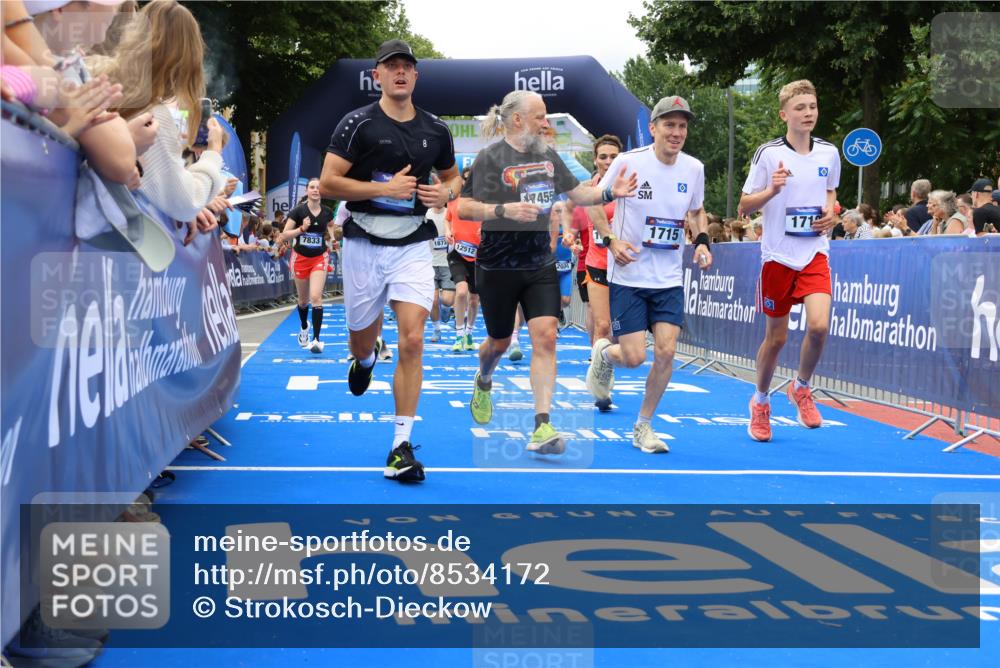 29.06.2025 - hella hamburg halbmarathon Strokosch-Dieckow http://msf.ph/oto/8534172 29.06.2025 10:57:42 Ziel 1239, 1715, 1719, 1972, 2034, 2606, 5391, 7269, 7833, 10133, 10599, 10703, 12440, 12523, 12774, 13523, 14571, 14737, 14951, 15217, 15220, 16418, 16517, 17201, 17455, 17769, 17814, 18388, 18508, 18727, 18985 meine-sportfotos.de
