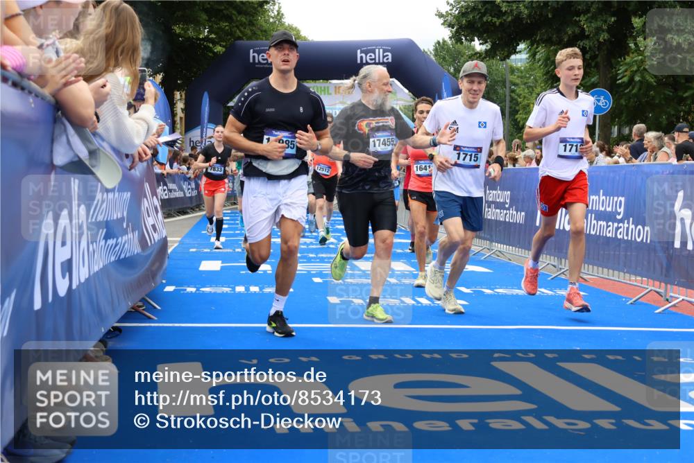 29.06.2025 - hella hamburg halbmarathon Strokosch-Dieckow http://msf.ph/oto/8534173 29.06.2025 10:57:42 Ziel 1239, 1715, 1719, 1972, 2034, 2606, 5391, 7269, 7833, 10133, 10599, 10703, 12440, 12523, 12774, 13523, 14571, 14737, 14951, 15217, 15220, 16418, 16517, 17201, 17455, 17769, 17814, 18388, 18508, 18727, 18985 meine-sportfotos.de
