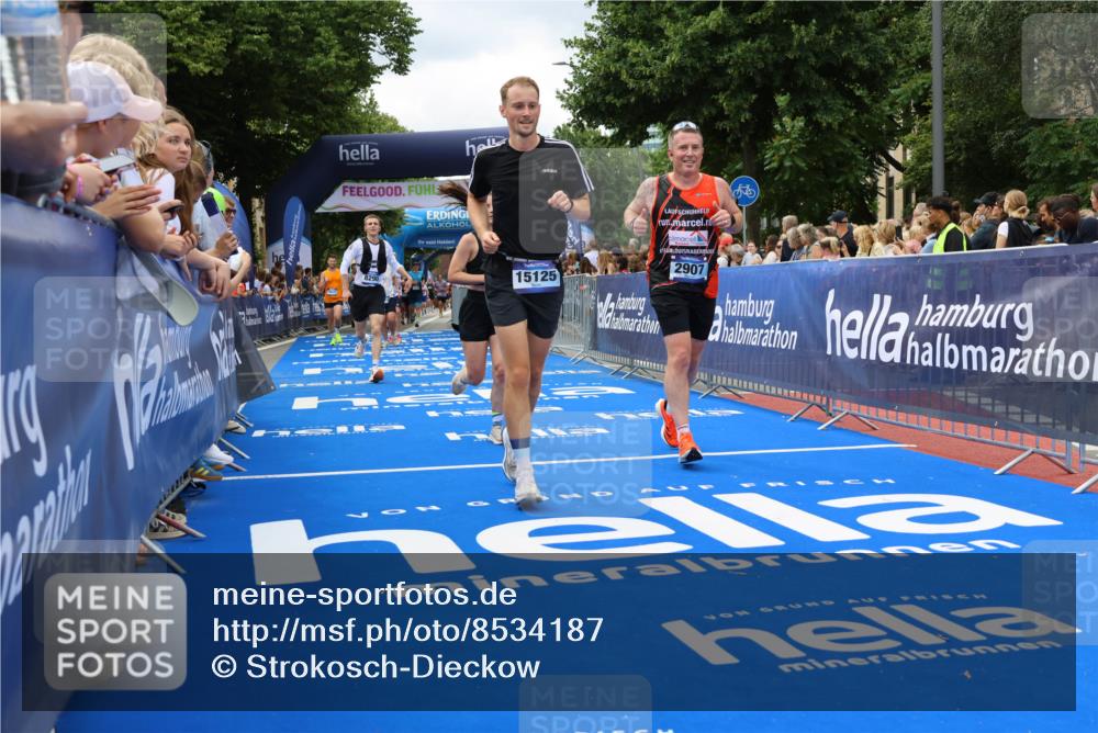 29.06.2025 - hella hamburg halbmarathon Strokosch-Dieckow http://msf.ph/oto/8534187 29.06.2025 10:58:09 Ziel 1563, 1611, 2907, 4319, 4426, 4592, 6104, 6892, 8290, 9230, 10408, 13666, 14631, 15125, 15189, 18068 meine-sportfotos.de