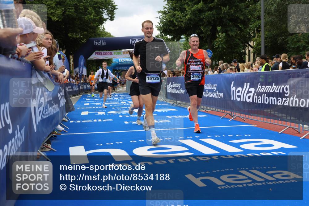 29.06.2025 - hella hamburg halbmarathon Strokosch-Dieckow http://msf.ph/oto/8534188 29.06.2025 10:58:09 Ziel 1563, 1611, 2907, 4319, 4426, 4592, 6104, 6892, 8290, 9230, 10408, 13666, 14631, 15125, 15189, 18068 meine-sportfotos.de