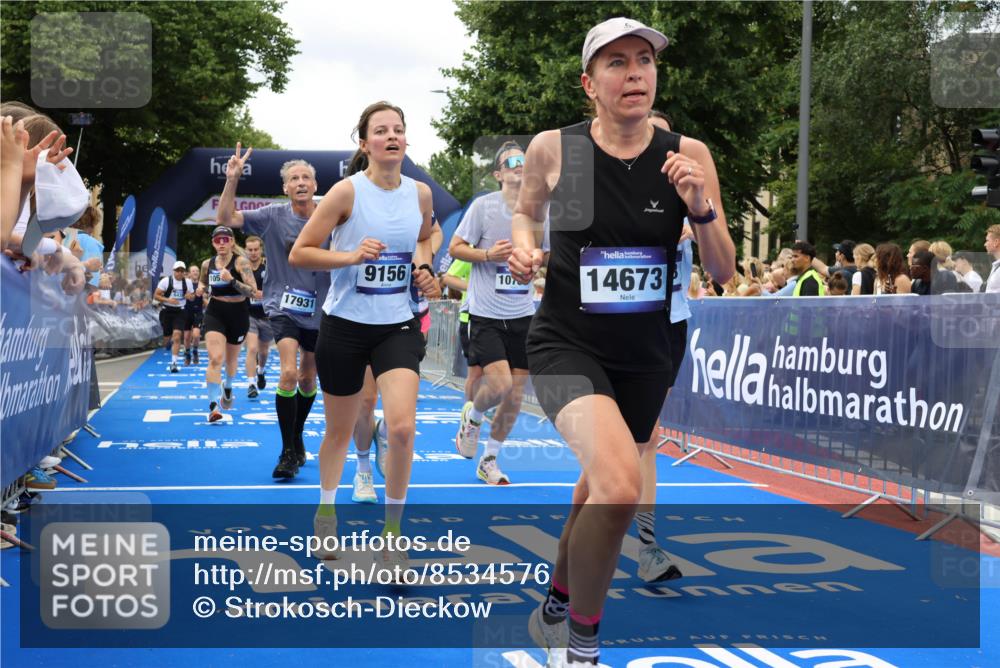 29.06.2025 - hella hamburg halbmarathon Strokosch-Dieckow http://msf.ph/oto/8534576 29.06.2025 10:58:53 Ziel 2159, 2488, 2840, 3859, 4632, 4833, 5277, 5885, 6438, 6720, 6860, 7223, 8807, 9156, 9353, 9835, 10268, 10518, 10539, 10788, 10915, 11935, 12734, 12735, 13654, 14673, 14965, 17405, 17531, 17630, 17810, 17827, 17931, 18180, 18232, 18682, 18833, 18954, 19002, 19003 meine-sportfotos.de