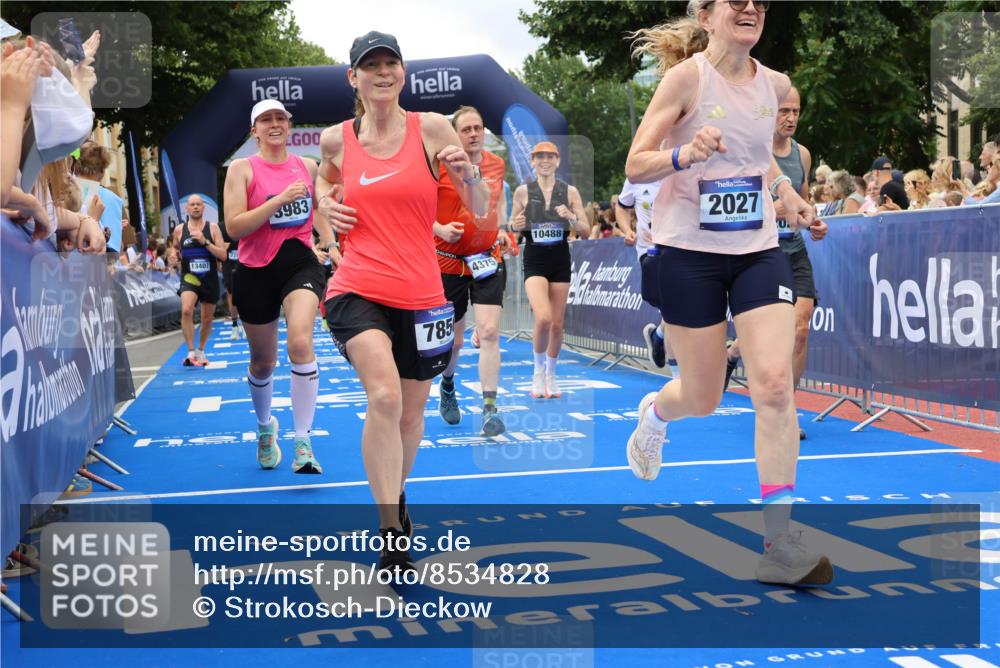 29.06.2025 - hella hamburg halbmarathon Strokosch-Dieckow http://msf.ph/oto/8534828 29.06.2025 10:59:24 Ziel 1285, 1642, 1946, 1951, 2006, 2027, 2855, 3983, 5084, 6202, 6636, 7287, 7856, 10488, 11114, 12206, 12261, 12495, 13036, 13407, 14375, 15263, 15525, 16206, 16754, 16915, 17503, 17860, 17967, 18716 meine-sportfotos.de