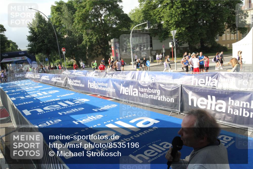 29.06.2025 - hella hamburg halbmarathon Michael Strokosch http://msf.ph/oto/8535196 29.06.2025 08:21:15 Ziel  meine-sportfotos.de