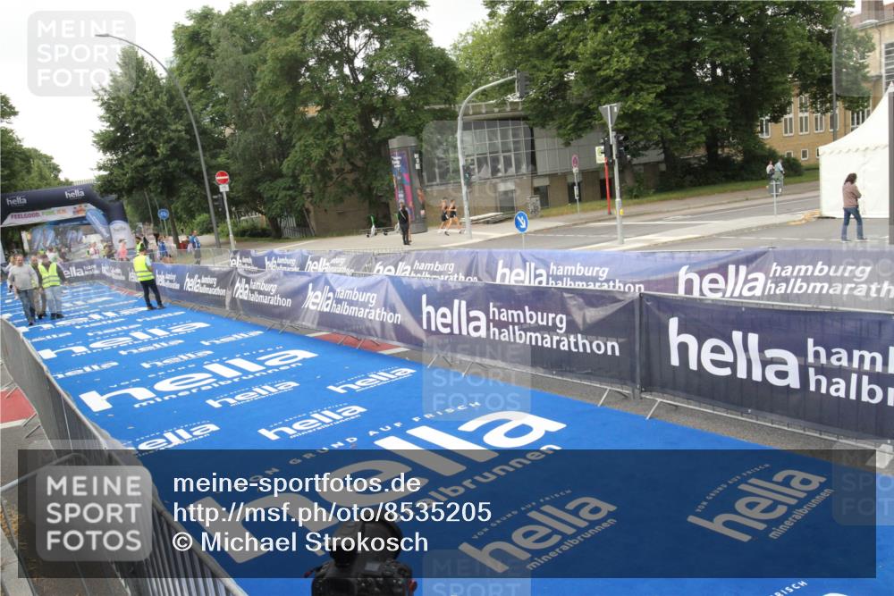 29.06.2025 - hella hamburg halbmarathon Michael Strokosch http://msf.ph/oto/8535205 29.06.2025 08:37:03 Ziel  meine-sportfotos.de