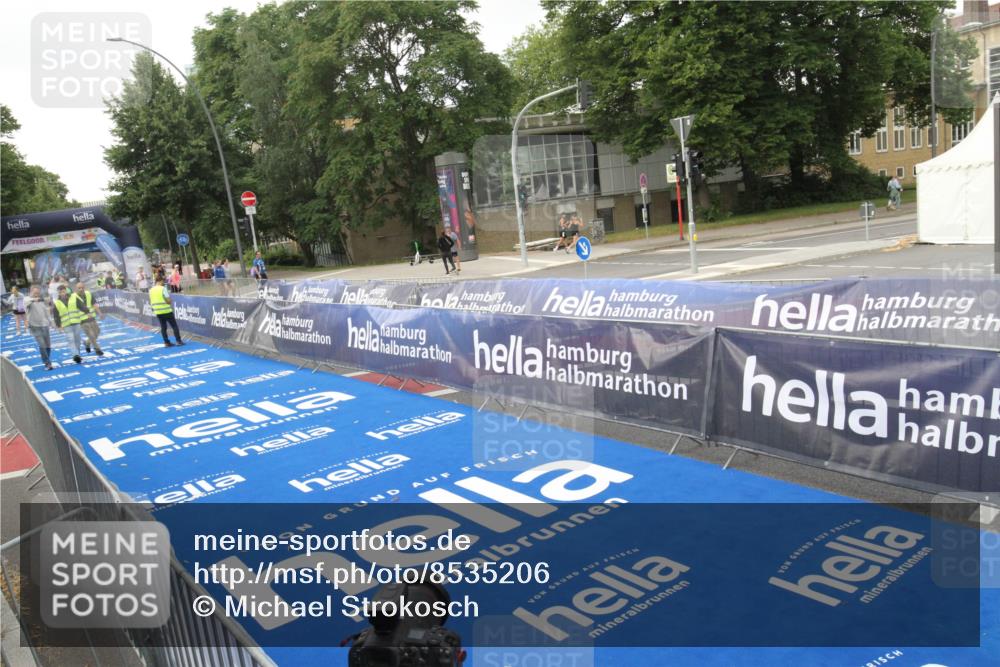 29.06.2025 - hella hamburg halbmarathon Michael Strokosch http://msf.ph/oto/8535206 29.06.2025 08:37:04 Ziel  meine-sportfotos.de