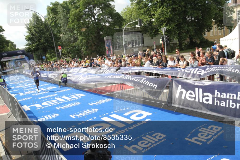 29.06.2025 - hella hamburg halbmarathon Michael Strokosch http://msf.ph/oto/8535335 29.06.2025 10:06:32 Ziel  meine-sportfotos.de