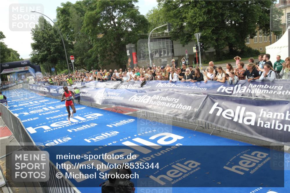 29.06.2025 - hella hamburg halbmarathon Michael Strokosch http://msf.ph/oto/8535344 29.06.2025 10:10:12 Ziel  meine-sportfotos.de