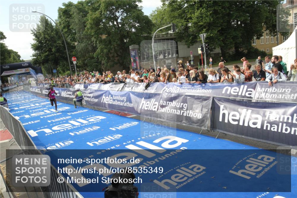 29.06.2025 - hella hamburg halbmarathon Michael Strokosch http://msf.ph/oto/8535349 29.06.2025 10:10:39 Ziel  meine-sportfotos.de
