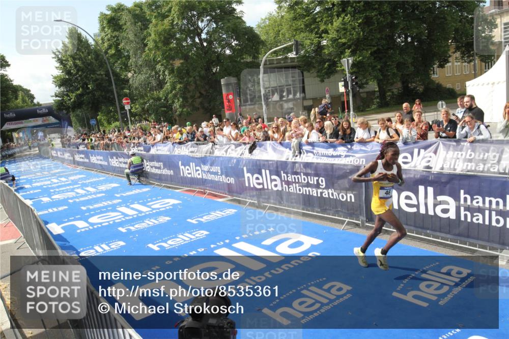 29.06.2025 - hella hamburg halbmarathon Michael Strokosch http://msf.ph/oto/8535361 29.06.2025 10:11:13 Ziel  meine-sportfotos.de