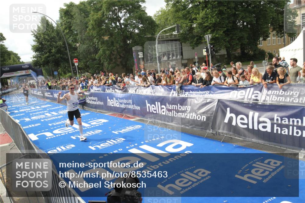 29.06.2025 - hella hamburg halbmarathon Michael Strokosch http://msf.ph/oto/8535463 29.06.2025 10:18:57 Ziel  meine-sportfotos.de