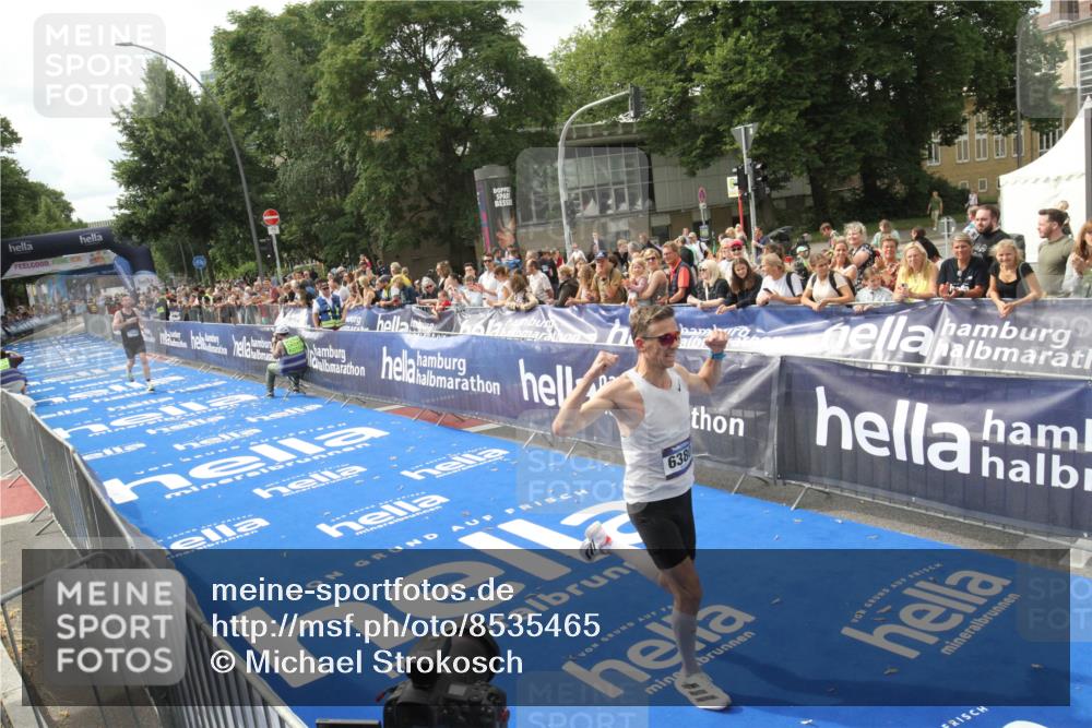 29.06.2025 - hella hamburg halbmarathon Michael Strokosch http://msf.ph/oto/8535465 29.06.2025 10:18:58 Ziel  meine-sportfotos.de